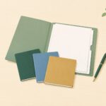 複数の銀行での相続手続きをイメージした、３冊の通帳と書類をまとめたファイルのイラスト